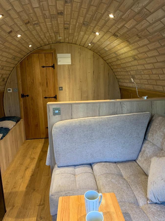 Romantic Escape Luxury Hobbit House With Hot Tub! เชียร์เนส ภายนอก รูปภาพ