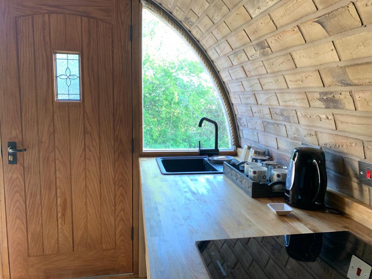 Romantic Escape Luxury Hobbit House With Hot Tub! เชียร์เนส ภายนอก รูปภาพ